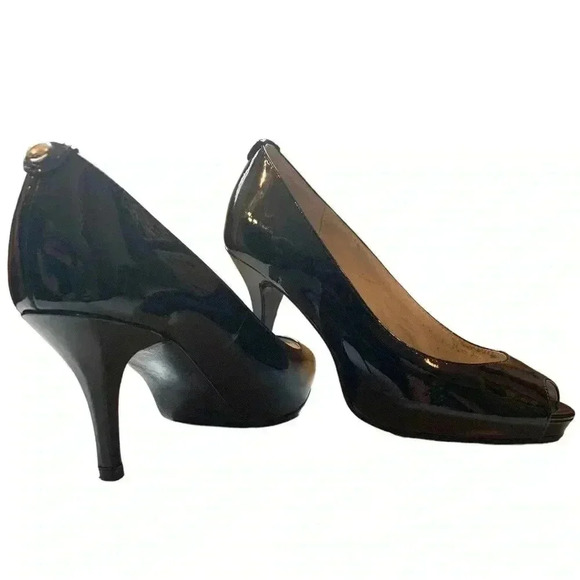 Michael Kors, peep toe patent leather shoe, 3” heel and a 1” hidden pla… - Picture 3 of 12